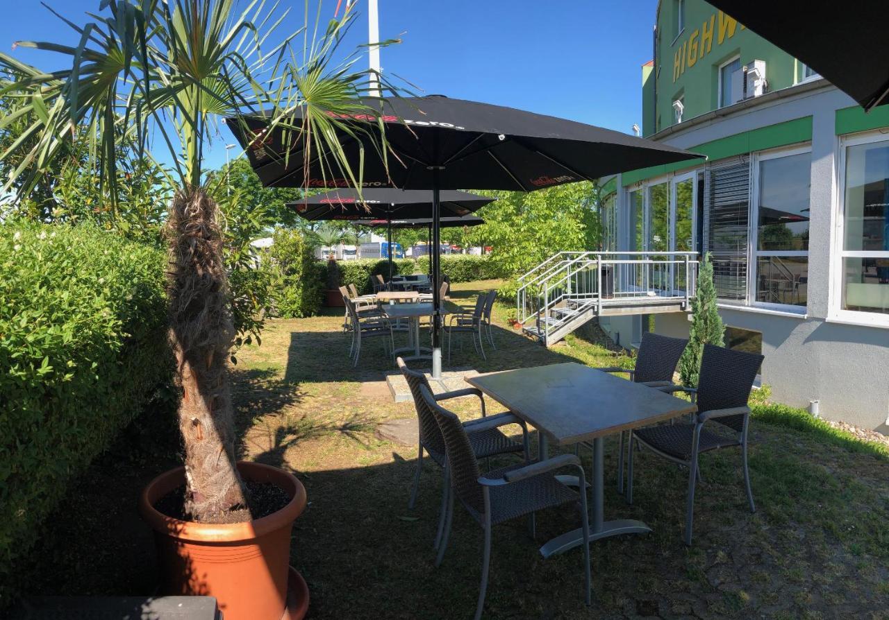 Highway Hotel Herbolzheim Ngoại thất bức ảnh